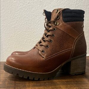 NWOB Bull boxer Brown Lace-Up Boots for Women